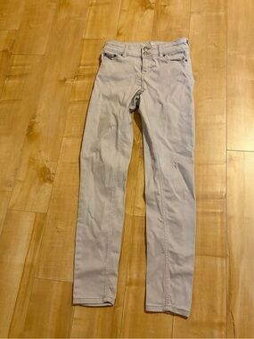 Women’s Skinny Jeans — Light Gray Stretch